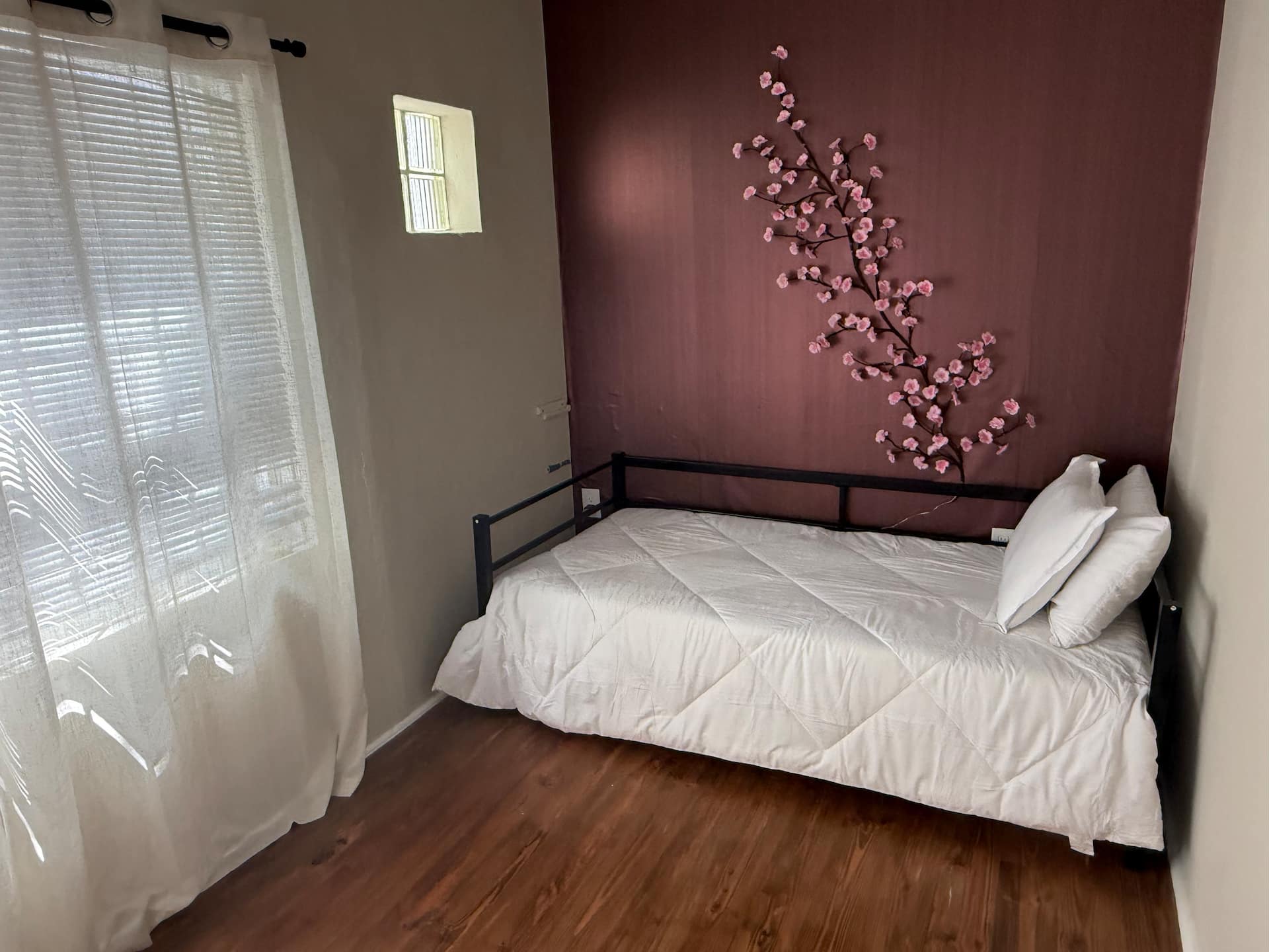 The third bedroom with a daybed